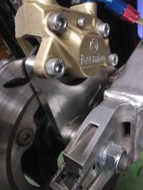 部品製作　キャリパーサポート　マシニング加工